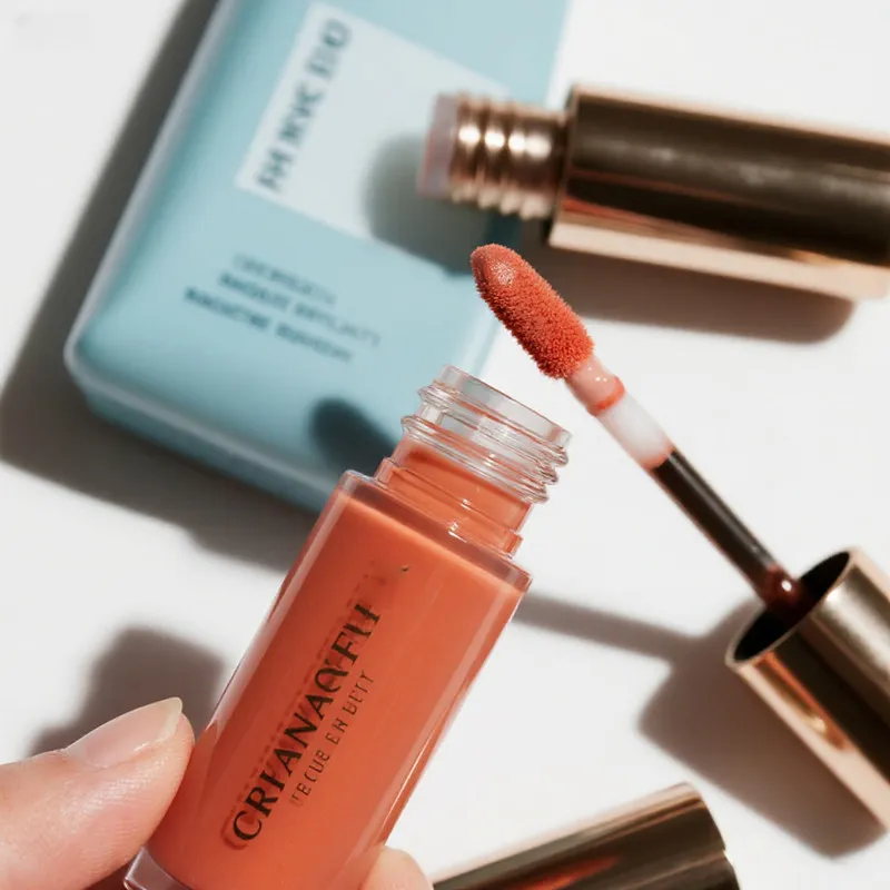 Lesk na pery pri súkromí v Číne